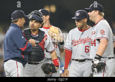 6. August 2010 - Los Angeles, California, Vereinigte Staaten von Amerika - 6. August 2010: die meisten Bürger Infield haben ein schnelles treffen am Hügel während der Staatsangehörigen vs. Dodgers Spiel Dodgers Stadium in Los Angeles, Kalifornien. Die Staatsangehörigen fuhr fort, die Dodgers mit einem Endstand von 6: 3 besiegen. Obligatorische Credit: Brandon Parry / Southcreek Global (Kredit-Bild: © Southcreek G Stockfoto