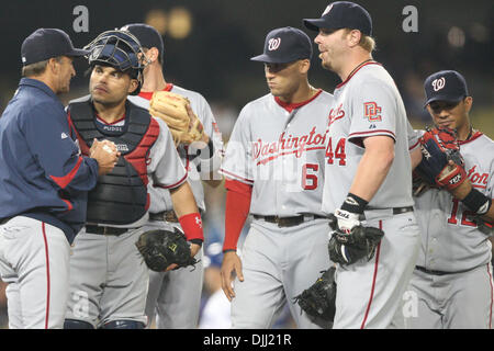 6. August 2010 - Los Angeles, California, Vereinigte Staaten von Amerika - 6. August 2010: die meisten Bürger Infield haben ein schnelles treffen am Hügel während der Staatsangehörigen vs. Dodgers Spiel Dodgers Stadium in Los Angeles, Kalifornien. Die Staatsangehörigen fuhr fort, die Dodgers mit einem Endstand von 6: 3 besiegen. Obligatorische Credit: Brandon Parry / Southcreek Global (Kredit-Bild: © Southcreek G Stockfoto