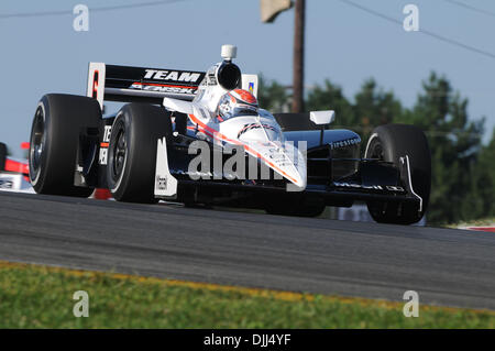 7. August 2010 - Lexington, Ohio, Vereinigte Staaten von Amerika - 7. August 2010; Team Penske Ryan Briscoe Praktiken für Izod IndyCar Serie Honda Indy 200 auf der Mid-Ohio Sports Car Course in Lexington, Ohio. Briscoe endete Praxis in der Sitzung - die letzte vor dem qualifying am schnellsten... Obligatorische Credit: Willen Schneekloth / Southcreek Global (Kredit-Bild: © Southcreek Global/ZUMApres Stockfoto