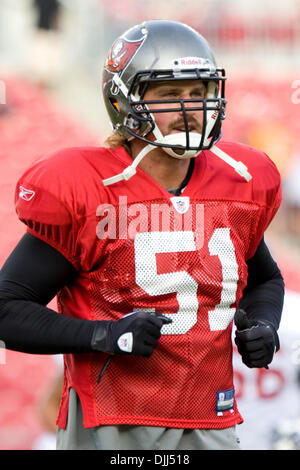 7. August 2010 - Tampa, Florida, Vereinigte Staaten von Amerika - 7. August 2010: Tampa Buccaneers LB BARRETT RUUD (#51) besucht Nacht Training camp-Team im Raymond James Stadium in Tampa, Florida.  Obligatorische Credit - Anthony Smith / Southcreek Global (Kredit-Bild: © Southcreek Global/ZUMApress.com) Stockfoto