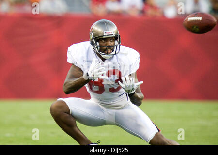 7. August 2010 - Tampa, Florida, Vereinigte Staaten von Amerika - 7. August 2010: Tampa Buccaneers WR TERRENCE NUNN (#83) Laufrouten und machen fängt während Nacht camp-Team Trainingsübungen im Raymond James Stadium in Tampa, Florida.  Obligatorische Credit - Anthony Smith / Southcreek Global (Kredit-Bild: © Southcreek Global/ZUMApress.com) Stockfoto