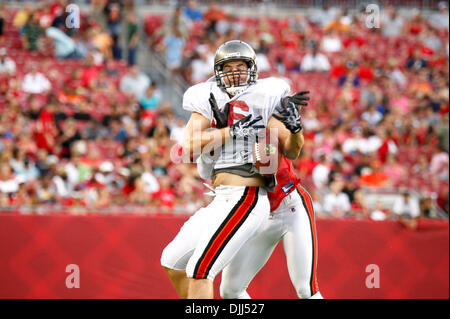 7. August 2010 - Tampa, Florida, Vereinigte Staaten von Amerika - 7. August 2010: Tampa Buccaneers TE RYAN PURVIS (#46) Laufrouten während der Nacht Trainingslager team Bohrer im Raymond James Stadium in Tampa, Florida.  Obligatorische Credit - Anthony Smith / Southcreek Global (Kredit-Bild: © Southcreek Global/ZUMApress.com) Stockfoto