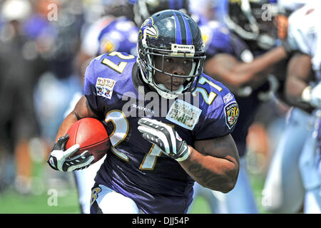 7. August 2010 - Baltimore, Maryland, Vereinigte Staaten von Amerika - 7. August 2010: Baltimore Ravens Runningback Ray Rice (27) in Aktion während Ravens Trainingslager im M & T Bank Stadium in Baltimore, MD... Obligatorische Credit: Russell Tracy / Southcreek Global (Kredit-Bild: © Southcreek Global/ZUMApress.com) Stockfoto