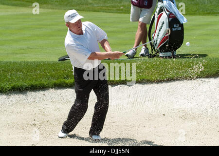 7. August 2010 - Verona, New York, Vereinigte Staaten von Amerika - 7. August 2010: Profi-Golfer BILLY MAYFAIR aus einer Fairwaybunker auf dem 5. Loch in der dritten Runde der Turning Stone Resort Championship spielte im Atuyote Golf Club in Verona, New York trifft. Obligatorische Credit: Mark Konezny / Southcreek Global (Kredit-Bild: © Southcreek Global/ZUMApress.com) Stockfoto