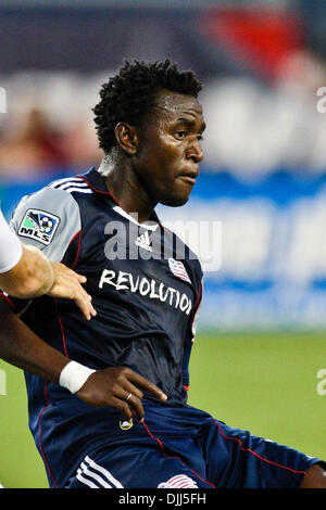 7. August 2010 - Foxboro, Massachusetts, Vereinigte Staaten von Amerika - 7. August 2010: New England Revolution vorwärts KENNY MANSALLY (7) Einzug in Position zu den Ball während der zweiten Hälfte Lochspiel gegen D.C. United im Gillette Stadium in Foxboro, Massachusetts.  New England Revolution besiegt D.C. United 1-0..Mandatory Credit: Mark Box / Southcreek Global (Credit-Bild: Stockfoto