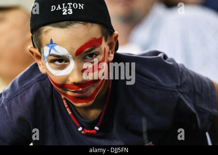 7. August 2010 - Foxboro, Massachusetts, Vereinigte Staaten von Amerika - 7. August 2010: Young New England Revolution Fußballfan beim Lochspiel gegen D.C. United im Gillette Stadium in Foxboro, Massachusetts.  New England Revolution besiegt D.C. United 1-0..Mandatory Credit: Mark Box / Southcreek Global (Credit-Bild: © Southcreek Global/ZUMApress.com) Stockfoto