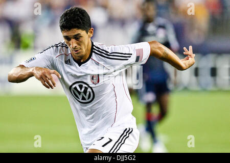 7. August 2010 - Foxboro, Massachusetts, Vereinigte Staaten von Amerika - 7. August 2010: D.C. United nach vorn PABLO HERNANDEZ (21) liefen den Ball im Spiel gegen die New England Revolution im Gillette Stadium in Foxboro, Massachusetts.  New England Revolution besiegt D.C. United 1-0..Mandatory Credit: Mark Box / Southcreek Global (Credit-Bild: © Southcreek Glo Stockfoto