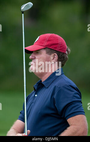 7. August 2010 - Verona, New York, Vereinigte Staaten von Amerika - 7. August 2010: Golfprofi STEVE ELKINGTON Uhren sein Schuss in der dritten Runde der Turning Stone Resort Championship spielte im Atunyote Golf Club in Verona, New York. Obligatorische Credit: Mark Konezny / Southcreek Global (Kredit-Bild: © Southcreek Global/ZUMApress.com) Stockfoto