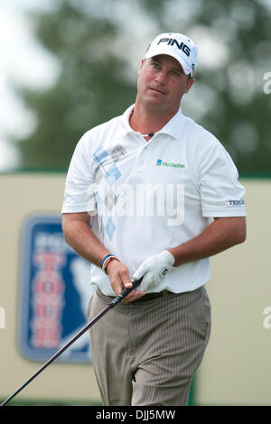 7. August 2010 - Verona, New York, Vereinigte Staaten von Amerika - 7. August 2010: Profi-Golfer CHRIS DIMARCO Uhren seiner Fahrt während der dritten Runde der Turning Stone Resort Championship spielte im Atunyote Golf Club in Verona, New York. Obligatorische Credit: Mark Konezny / Southcreek Global (Kredit-Bild: © Southcreek Global/ZUMApress.com) Stockfoto