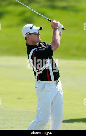 7. August 2010 - Verona, New York, Vereinigte Staaten von Amerika - 7. August 2010: Profi-Golfer RORY SABBATINI Uhren sein Schuss in der dritten Runde der Turning Stone Resort Championship spielte im Atunyote Golf Club in Verona, New York. Obligatorische Credit: Mark Konezny / Southcreek Global (Kredit-Bild: © Southcreek Global/ZUMApress.com) Stockfoto