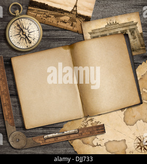Abenteuer nautischen Hintergrund mit Copybook, Vintage Karte und Kompass Stockfoto