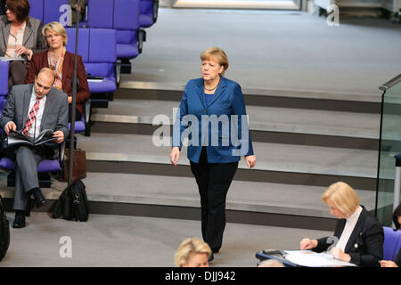 Berlin, Deutschland. 28. November 2013. Berlin, Deutschland. 28. November 2013. 3. Plenarsitzung (Militar Mission in Sudan) mit Beteiligung von Bundeskanzlerin Angela Merkel. / Bild Angela Merkel, Bundeskanzlerin. Bildnachweis: Reynaldo Paganelli/NurPhoto/ZUMAPRESS.com/Alamy Live-Nachrichten Stockfoto