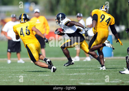 8. August 2010 - Latrobe, Pennsylvania, Vereinigte Staaten von Amerika - 8. August 2010: Pittsburgh Steelers RB RASHARD MENDENHALL (#34) bricht eine weitere lange Gewinn in einer Praxis am St. Vincent College nach Hause von der Steelers Trainingslager.  Obligatorische Credit: Paul Lindenfelser / Soutcreek Global (Kredit-Bild: © Southcreek Global/ZUMApress.com) Stockfoto