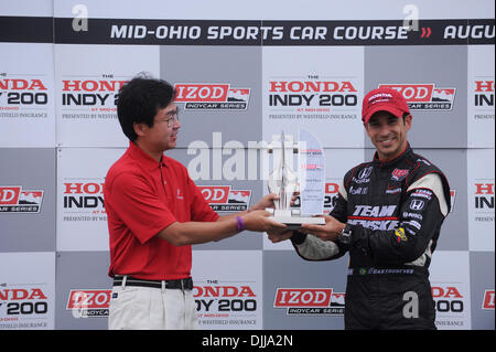 8. August 2010; Team Penskes HELIO CASTRONEVES erhält seinen dritten Platz nach der Izod IndyCar Serie Honda Indy 200 auf der Mid-Ohio Sports Car Course in Lexington, Ohio. (Kredit-Bild: © Willen Schneekloth/Southcreek Global/ZUMApress.com) Stockfoto