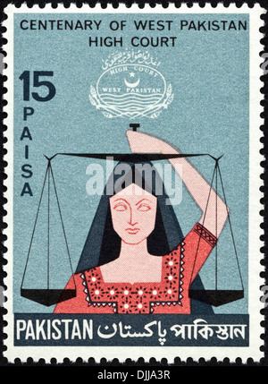 Briefmarke Pakistan 15 Paisa mit hundertjährigen von Westpakistan High Court veröffentlicht 1967 Stockfoto