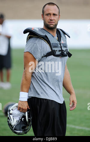 10. August 2010 - Latrobe, PENNSYLVANNIA, Vereinigte Staaten von Amerika - 10. August 2010: Pittsburgh Steelers Kicker JEFF REED (3) geht auf das Feld vor dem Start des Trainingslagers am St. Vincent College in Latrobe, Pennsylvania... OBLIGATORISCHE CREDIT: DEAN BEATTIE / SOUTHCREEK GLOBAL (Kredit-Bild: © Southcreek Global/ZUMApress.com) Stockfoto