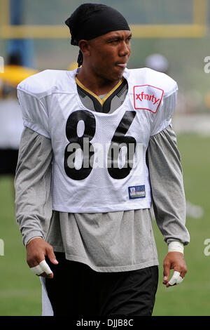 10. August 2010 - Latrobe, PENNSYLVANNIA, Vereinigte Staaten von Amerika - 10. August 2010: Pittsburgh Steelers Wide Receiver HINES WARD (86) Spaziergänge rund um den Bereich vor dem Start des Trainingslagers am St. Vincent College in Latrobe, Pennsylvania... OBLIGATORISCHE CREDIT: DEAN BEATTIE / SOUTHCREEK GLOBAL (Kredit-Bild: © Southcreek Global/ZUMApress.com) Stockfoto