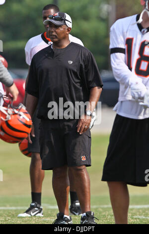 10. August 2010 - Georgetown, Kentucky, Vereinigte Staaten von Amerika - 8. August 2010: Head Coach Marvin Lewis während der zweiten Sitzung des Bengals Trainingslagers in Georgetown, Kentucky. Obligatorische Credit: Jon Longo / Southcreek Global (Kredit-Bild: © Southcreek Global/ZUMApress.com) Stockfoto