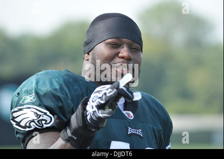 10. August 2010 - Bethlehem, Pennsylvania, Vereinigte Staaten von Amerika - 10. August 2010 Philadelphia Eagles Verteidiger Leonard Weaver an der Seitenlinie in einer Praxis statt Lehigh Universität in Bethlehem, Pennsylvania.Mandatory Kredit: Michael McAtee / Southcreek Global (Credit-Bild: © Southcreek Global/ZUMApress.com) Stockfoto