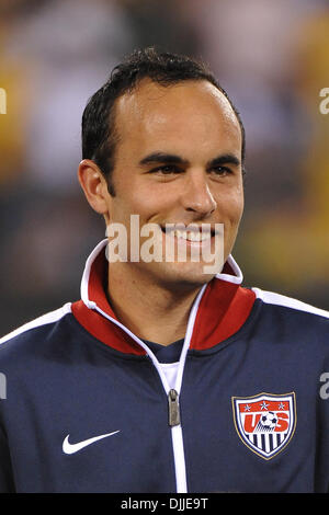 10. August 2010 - East Rutherford, New Jersey, Vereinigte Staaten von Amerika - Datei Foto: USA Stürmer Landon Donovan (10) vor der ersten internationale Freundschaftsspiele in The New Meadowlands Stadium in East Rutherford New Jersey Brasilien besiegen die USA 2-0 (Credit-Bild: © Brooks Van Arx/Southcreek Global/ZUMApress.com) Stockfoto