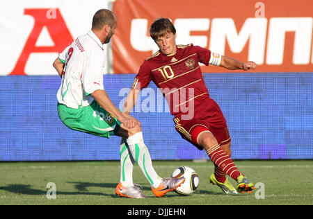 11. August 2010 - St Petersburg, Russland - russischer Fußballspieler Andrei Arshavin (R) während Russland Vs Bulgarien Freundschaftsspiel in St. Petersburg. Russland Bulgarien 1: 0 zu schlagen. (Kredit-Bild: © PhotoXpress/ZUMApress.com) Stockfoto