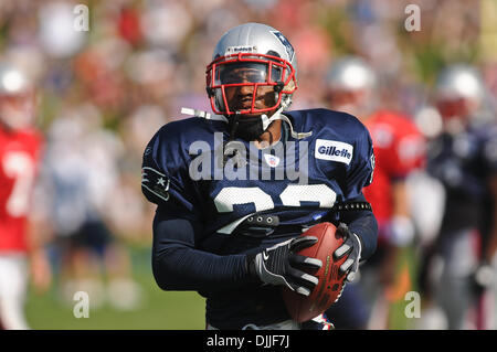 11. August 2010 - Foxborough, Massachusetts, Vereinigte Staaten von Amerika - 11. August 2010: New England Patriots RB KEVIN FAULK (33) in Gemeinschaftspraxis am Gillette Stadium Praxis Gründen Foxborough, Massachusetts. Obligatorische Credit: Geoff Bolte / Southcreek Global (Kredit-Bild: © Southcreek Global/ZUMApress.com) Stockfoto