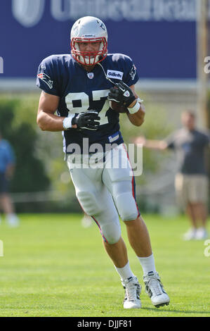 11. August 2010 - Foxborough, Massachusetts, Vereinigte Staaten von Amerika - 11. August 2010: New England Patriots' TE ROB GRONKOWSKI (87) in Gemeinschaftspraxis am Gillette Stadium Praxis Gründen Foxborough, Massachusetts. Obligatorische Credit: Geoff Bolte / Southcreek Global (Kredit-Bild: © Southcreek Global/ZUMApress.com) Stockfoto