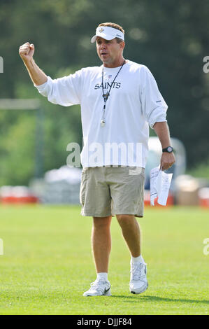 11. August 2010 - Foxborough, Massachusetts, Vereinigte Staaten von Amerika - 11. August 2010: New Orleans Saints head Coach SEAN PAYTON während Gemeinschaftspraxis am Gillette Stadium Praxis Gründen Foxborough, Massachusetts. Obligatorische Credit: Geoff Bolte / Southcreek Global (Kredit-Bild: © Southcreek Global/ZUMApress.com) Stockfoto