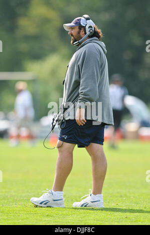 11. August 2010 - Foxborough, Massachusetts, Vereinigte Staaten von Amerika - 11. August 2010: New England Patriots Linebacker coach MATT PATRICIA während Gemeinschaftspraxis am Gillette Stadium Praxis Gründen Foxborough, Massachusetts. Obligatorische Credit: Geoff Bolte / Southcreek Global (Kredit-Bild: © Southcreek Global/ZUMApress.com) Stockfoto