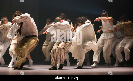 Hofesh Shechter - UK-Premiere von "Sonne" am Sadler es Wells Stockfoto