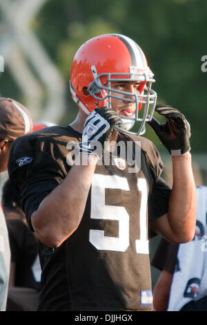 12. August 2010 - Berea, Ohio, Vereinigte Staaten von Amerika - 12. August 2010: Cleveland Browns Linebacker CHRIS GOCONG (51) während der Übungen in den Abend-Session die Cleveland Browns 2010 NFL-Trainingslager in Berea, OH.  Obligatorische Credit: Frank Jansky / Southcreek Global (Kredit-Bild: © Southcreek Global/ZUMApress.com) Stockfoto