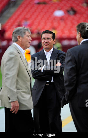 13. August 2010 - Landover, Maryland, Vereinigte Staaten von Amerika - 13 August, 2010:Washington Redskins Besitzer DAN SNYDER vor dem ersten Spiel der Vorsaison gegen die Buffalo Bills in FedEx Field in Landover, Maryland. Obligatorische Credit: Rassi Borneo / Southcreek Global (Kredit-Bild: © Southcreek Global/ZUMApress.com) Stockfoto