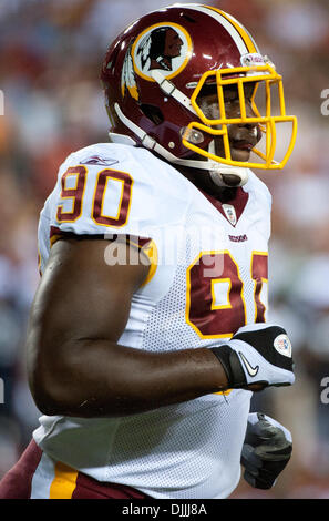 13. August 2010 - Landover, Maryland, Vereinigte Staaten von Amerika - 13. August 2010: Washington Redskins JEREMY JARMON (#90) joggt aus dem Feld in der zweiten Hälfte gegen die Buffalo Bills in FedEx Field in Landover, Maryland. Obligatorische Credit: Rassi Borneo / Southcreek Global (Kredit-Bild: © Southcreek Global/ZUMApress.com) Stockfoto