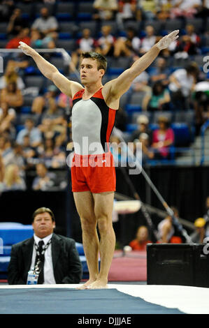 13. August 2010 - Hartford, Connecticut, Vereinigte Staaten von Amerika - 13. August 2010: RJ HEFLIN führt auf den Boden während der Herren 2010 VISA Championships, Finale im XL Center in Hartford, Connecticut. Obligatorische Credit: Geoff Bolte / Southcreek Global (Kredit-Bild: © Southcreek Global/ZUMApress.com) Stockfoto