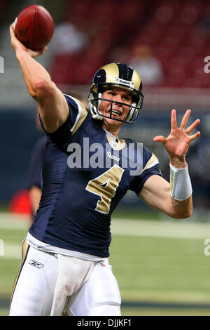 14. August 2010 - Saint Louis, Missouri, Vereinigte Staaten von Amerika - 14. August 2010: St. Louis Rams Quarterback a.j. FEELEY(#4) wirft einen Pass vor dem Start ein eine Preseason-Spiel zwischen den St. Louis Rams und die Minnesota Vikings an der Edward Jones Dome in St. Louis, Missouri statt. Die Wikinger besiegte die Rams 28-7.   Obligatorische Credit: Scott Kane / Global (Southcreek Stockfoto