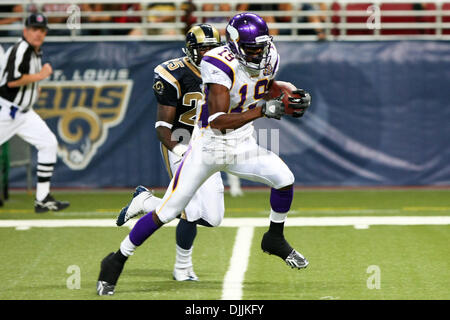 14. August 2010 - Saint Louis, Missouri, Vereinigte Staaten von Amerika - 14. August 2010: Minnesota Vikings Wide Receiver Freddie Brown (#19) trägt den Ball für ein Touchdown während eines Spiels der Vorsaison zwischen den St. Louis Rams und die Minnesota Vikings in der Edward Jones Dome in St. Louis, Missouri statt. Die Wikinger besiegte die Rams 28-7.   Obligatorische Credit: Scott Kane / Southcreek G Stockfoto