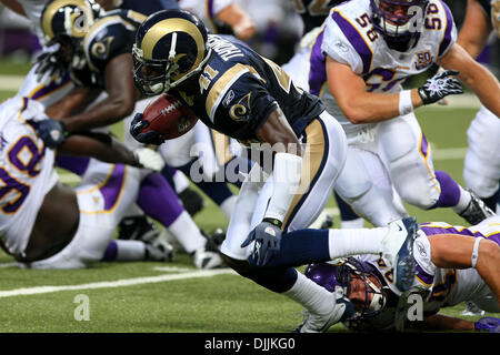 14. August 2010 - Saint Louis, Missouri, Vereinigte Staaten von Amerika - 14. August 2010: St. Louis Rams Cornerback Antoine Thompson (#41) trägt den Ball während des Spiels zwischen den St. Louis Rams Vorsaison und die Minnesota Vikings in der Edward Jones Dome in St. Louis, Missouri statt. Ther Wikinger besiegte die Rams 28-7.   Obligatorische Credit: Scott Kane / Southcreek Global (Credit Im Stockfoto