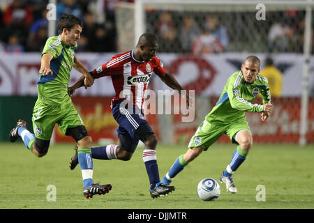 14. August 2010 - Carson, Kalifornien, Vereinigte Staaten von Amerika - 14. August 2010: Chivas USA (#11) Michael Lahoud (M) in Aktion während der Chivas USA Vs Seattle Sounders Spiel im Home Depot Center in Carson, Kalifornien. Die Sounders fuhr fort, Chivas USA binden mit einem Endstand von 0: 0. Obligatorische Credit: Brandon Parry / Southcreek Global (Kredit-Bild: © Southcreek Global/ZUMApress.c Stockfoto