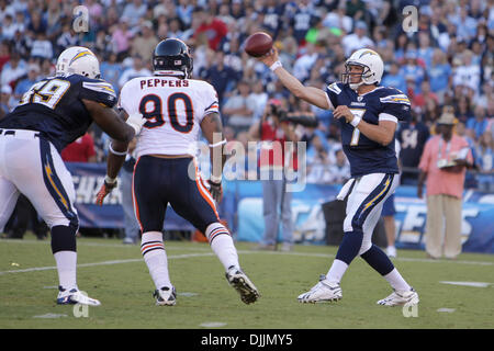 14. August 2010 - San Diego, California, Vereinigte Staaten von Amerika - 14. August 2010: San Diego Chargers QB #7 BILLY VOLEK führt eine offensive Fahrt während der Spielaktion gegen die Chicago Bears. Die Bären verloren mit den Ladegeräten pre-Season Opener 25-10 im Qualcomm Stadium in San Diego, Kalifornien. Obligatorische Credit: Nick Morris / Southcreek Global (Kredit-Bild: © Southcreek Global/ZUMApress. Stockfoto