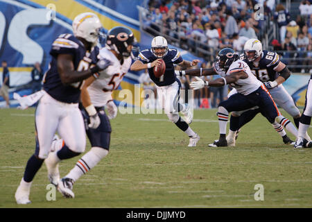 14. August 2010 - San Diego, California, Vereinigte Staaten von Amerika - 14. August 2010: San Diego Chargers QB #7 BILLY VOLEK klettert während der Spielaktion gegen die Chicago Bears. Die Bären verloren mit den Ladegeräten pre-Season Opener 25-10 im Qualcomm Stadium in San Diego, Kalifornien. Obligatorische Credit: Nick Morris / Southcreek Global (Kredit-Bild: © Southcreek Global/ZUMApress.com) Stockfoto