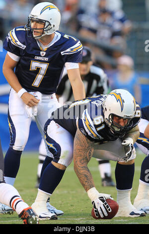 14. August 2010 - San Diego, California, Vereinigte Staaten von Amerika - 14. August 2010: San Diego Chargers QB #7 BILLY VOLEK führt die Straftat während der Spielaktion gegen die Chicago Bears. Die Bären verloren mit den Ladegeräten pre-Season Opener 25-10 im Qualcomm Stadium in San Diego, Kalifornien. Obligatorische Credit: Nick Morris / Southcreek Global (Kredit-Bild: © Southcreek Global/ZUMApress.com) Stockfoto