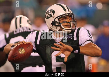 16. August 2010 - Rutherford, New Jersey, Vereinigte Staaten von Amerika - 16. August 2010: New York Jets quarterback MARK SANCHEZ (#6).  New York Jets Hauptrolle die New York Giants 13-10 bei der Hälfte in Vorsaison während des Spiels spielen spielte im New Meadowlands Stadium in Rutherford, New Jersey. Obligatorische Credit: Anthony Gruppuso / Southcreek Global. (Kredit-Bild: © Southcreek Global/ZUMApre Stockfoto