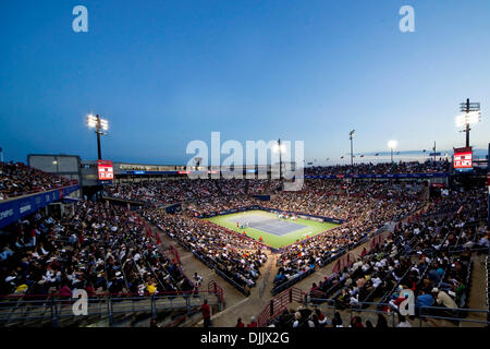 20. August 2010 - Montreal, Quebec, Kanada - Sonnenuntergang beim Rogers Cup Viertelfinal-Aktion im Uniprix Stadium in Montreal, Quebec, Kanada. (Kredit-Bild: © Leon Switzer/Southcreek Global/ZUMApress.com) Stockfoto