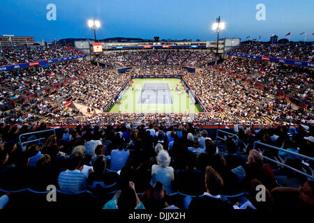 20. August 2010 - Montreal, Quebec, Kanada - Sonnenuntergang beim Rogers Cup Viertelfinal-Aktion im Uniprix Stadium in Montreal, Quebec, Kanada. (Kredit-Bild: © Leon Switzer/Southcreek Global/ZUMApress.com) Stockfoto