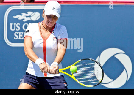 20. August 2010 - Montreal, Quebec, Kanada - SVETLANA KUZNETSOVA (RUS) beim Rogers Cup, Viertelfinal-Action im Uniprix Stadium in Montreal, Quebec, Kanada. (Kredit-Bild: © Leon Switzer/Southcreek Global/ZUMApress.com) Stockfoto