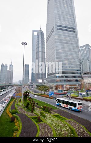Von rechts: Shanghai IFC North Tower, Jin Mao Tower und Shanghai World Financial Center im Stadtteil Pudong, Shanghai, China Stockfoto