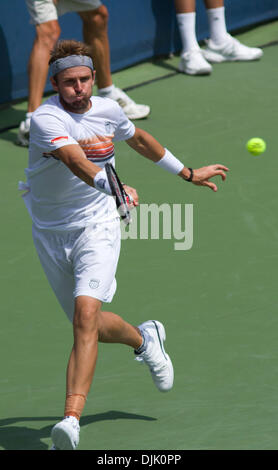 22. August 2010 - Cincinnati, Ohio, USA - MARDY FISH trifft eine laufende Vorhand an den 2010 westlichen und südlichen finanziellen Gruppe-Tennis-Turnier. Mardy Fish verliert 4-6, 7-6, 6-7. (Kredit-Bild: © Andrew Patron/ZUMApress.com) Stockfoto