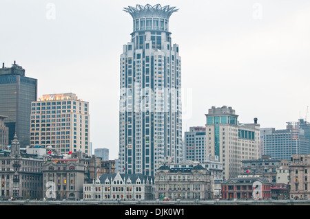 Der Bund von Pudong in Shanghai, Zentralchina mit The Bund Center Gebäude auf der rechten Seite zu sehen Stockfoto