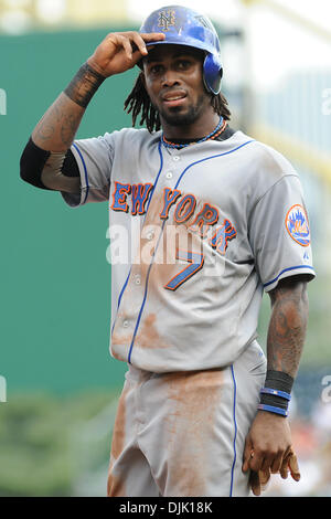 22. August 2010 - Pittsburgh, PENNSYLVANNIA, Vereinigte Staaten von Amerika - New York Mets JOSE REYES (7) nach Erdung im zweiten Inning, wie die Mets die Piraten im PNC Park in Pittsburgh, PA übernehmen... Piraten besiegt die Mets, 2-1.MANDATORY CREDIT: DEAN BEATTIE / SOUTHCREEK GLOBAL (Credit-Bild: © Dean Beattie/Southcreek Global/ZUMApress.com) Stockfoto