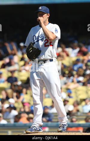 22. August 2010 - Los Angeles, California, Vereinigte Staaten von Amerika - Schwindler Krug (#22) Stellplätze CLAYTON KERSHAW während der Reds vs. Dodgers Spiel im Dodgers Stadium in Los Angeles, Kalifornien. Die roten fuhr fort, die Dodgers mit einem Endstand von 5: 2 besiegen. Obligatorische Credit: Brandon Parry / Southcreek Global (Kredit-Bild: © Brandon Parry/Southcreek Global/ZUMApress.com) Stockfoto